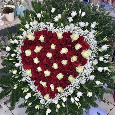 Szívalakú álló koszorú