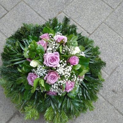 Klasszikus fekvő koszorú lila